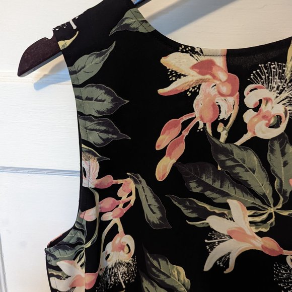 Babaton Adelard Sleeveless Blouse - Picture 2 of 7